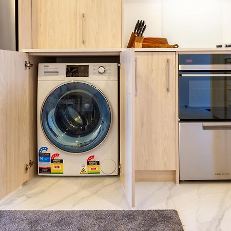 Appartamento Chic 2-Bed Gem: Trust Arena Proximity - West Akl Auckland Esterno foto