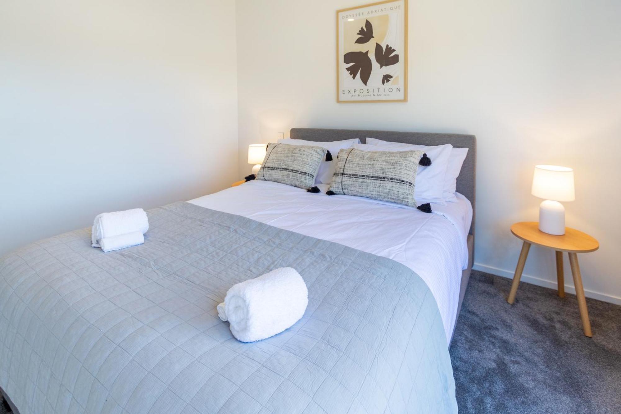 Appartamento Chic 2-Bed Gem: Trust Arena Proximity - West Akl Auckland Esterno foto
